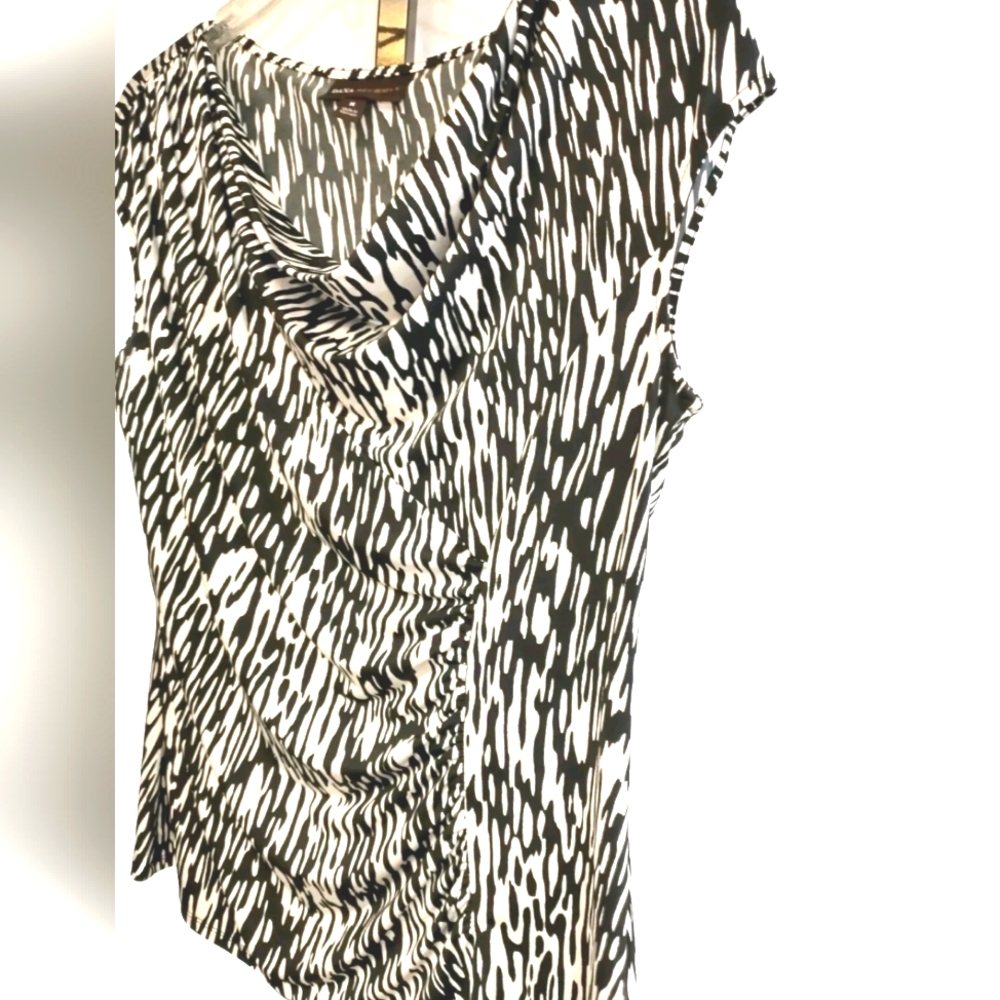 Dana Buchman Sleeveless Scoop Neckline Ruched Polyester Black/White Top Size M